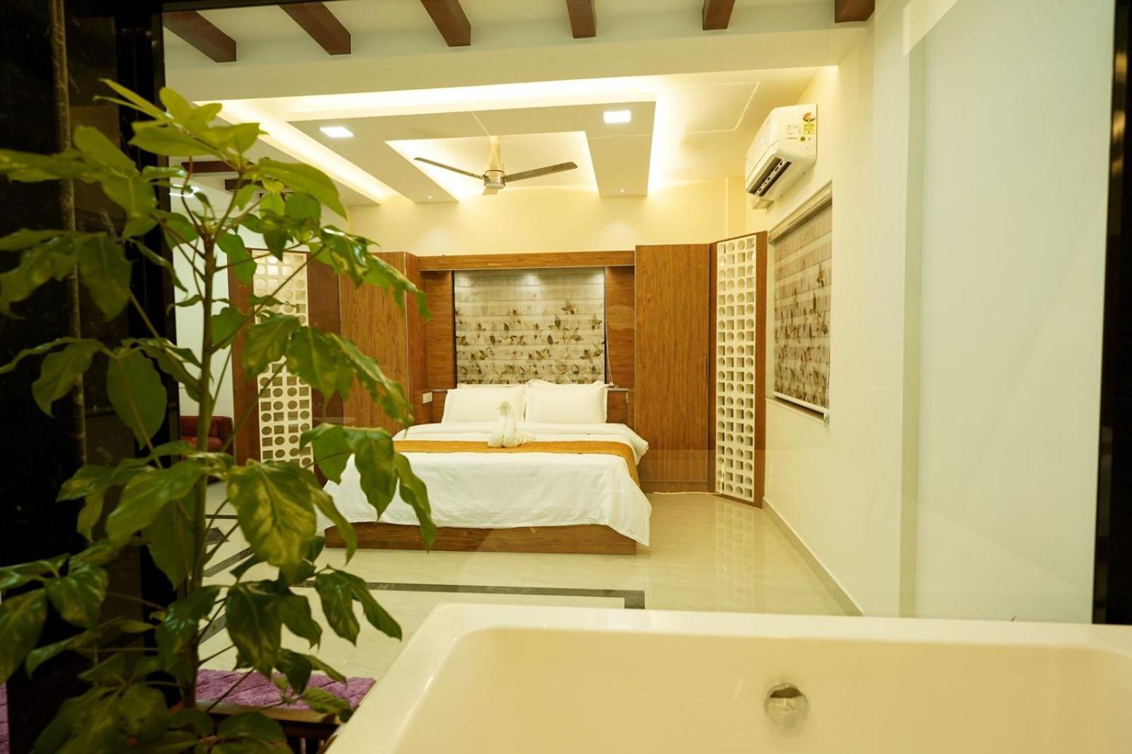 ホテル Krishnakripa Premium Residency Kochi エクステリア 写真