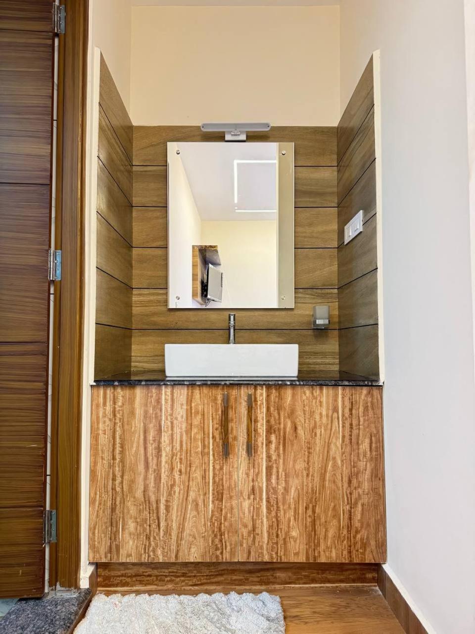 ホテル Krishnakripa Premium Residency Kochi エクステリア 写真