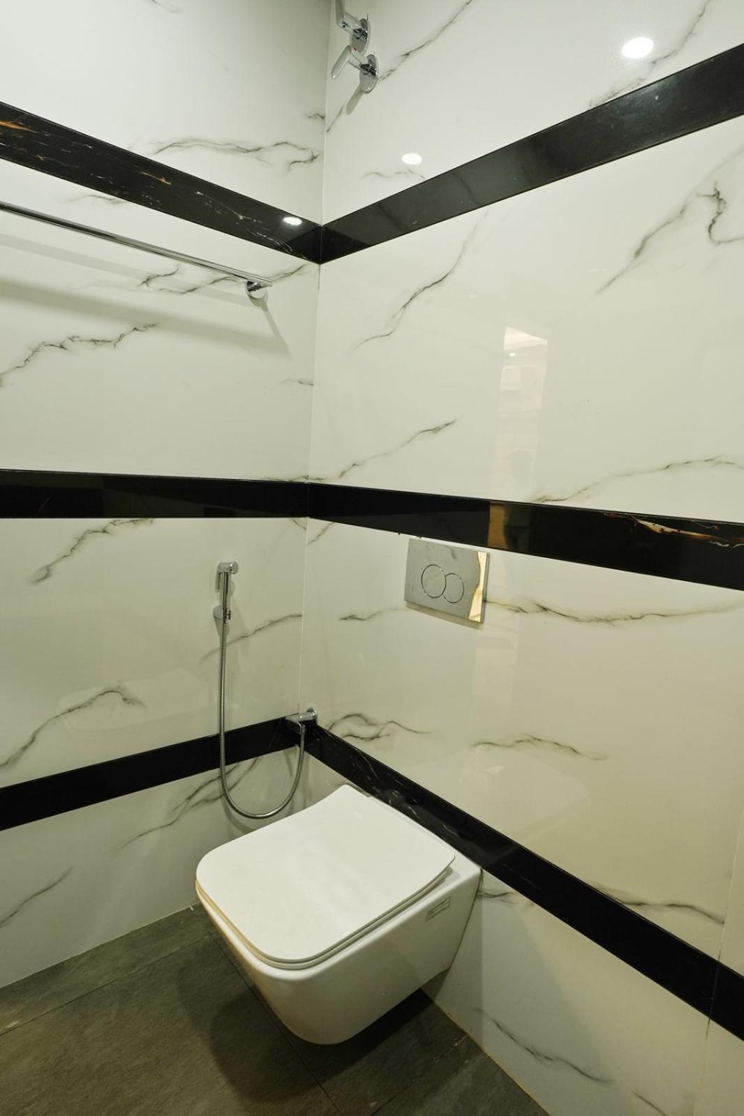 ホテル Krishnakripa Premium Residency Kochi エクステリア 写真