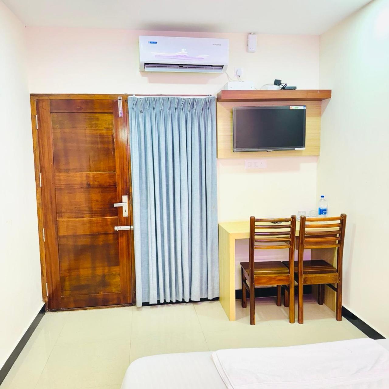 ホテル Krishnakripa Premium Residency Kochi エクステリア 写真